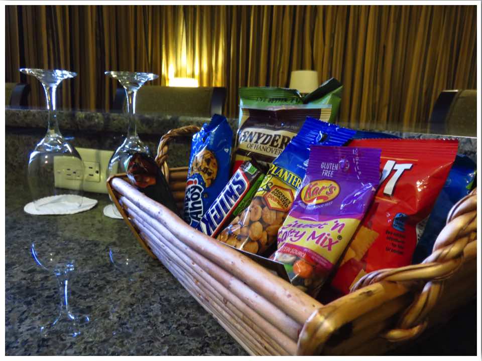 Hotel Julien Dubuque Room Snack Basket