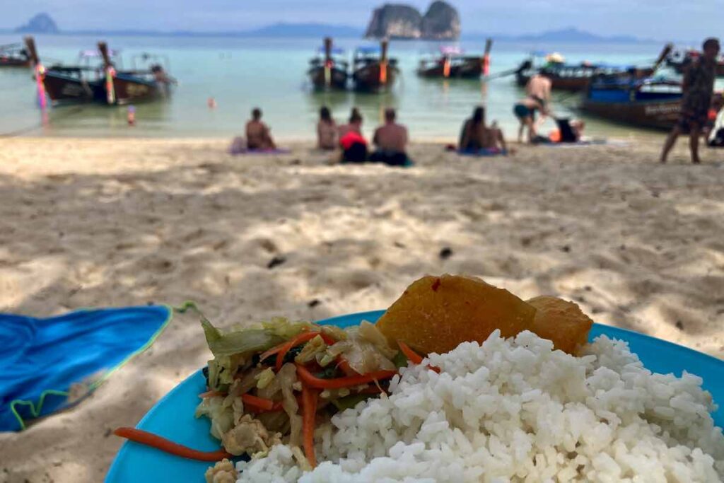 4 islands tour koh lanta, lunch on Koh Ngai