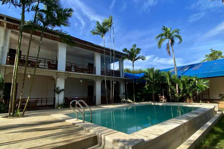 Reef Hostel Pool