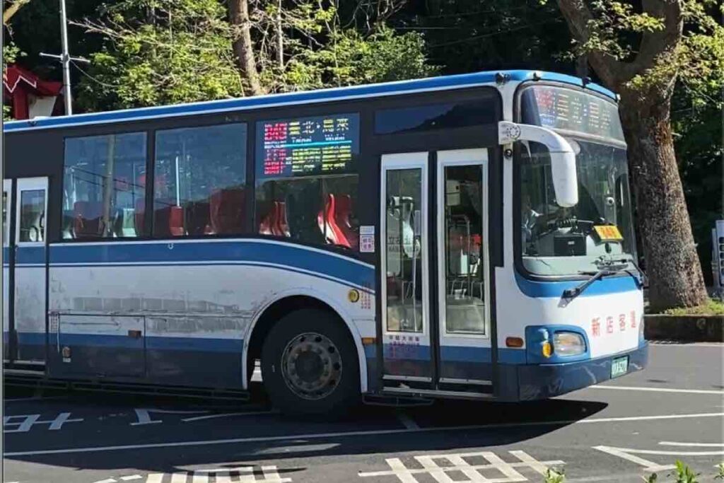 Taipei to Wulai bus