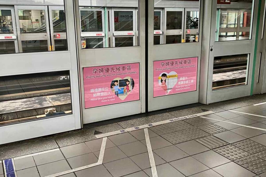 Taipei MRT line to get on the train