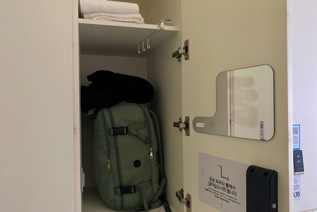 Hotel 1 capsule lockers